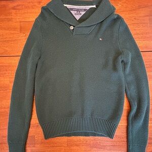 Men’s Tommy Hilfiger Sweater Size Medium.